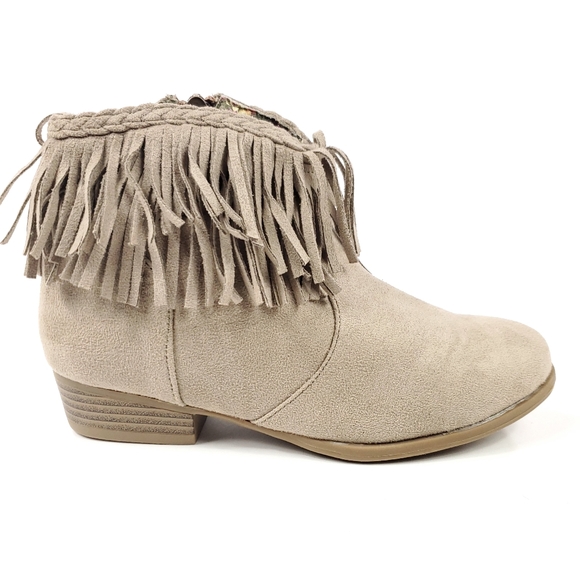 Girls Report Booties! - Picture 2 of 4